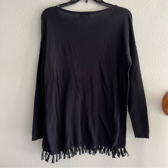 Lilly Pulitzer Navy Blue Fringe Hem Sweater Size S Gold Button Detail Preppy - Picture 2 of 7